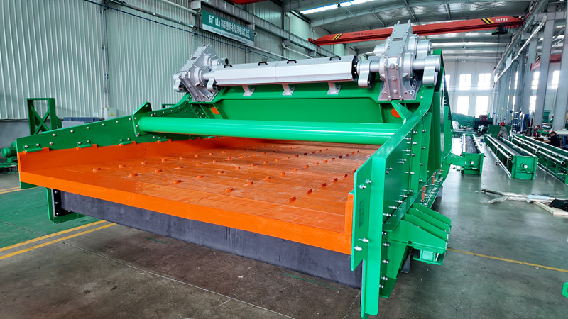 2026.06.18 Large Size Mining Vibrating Screen 2